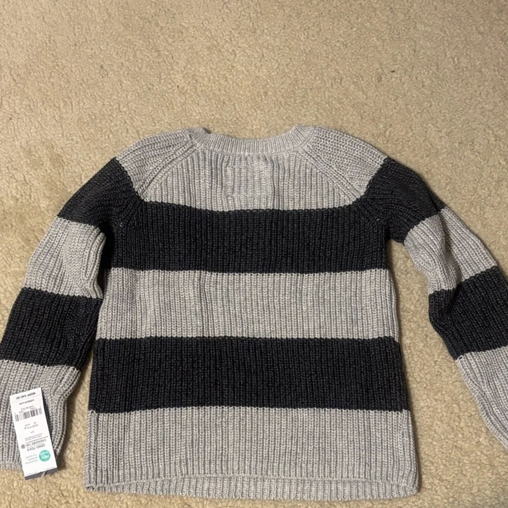 NWT boy’s 4T OshKosh B'gosh Gray and Black Sweater